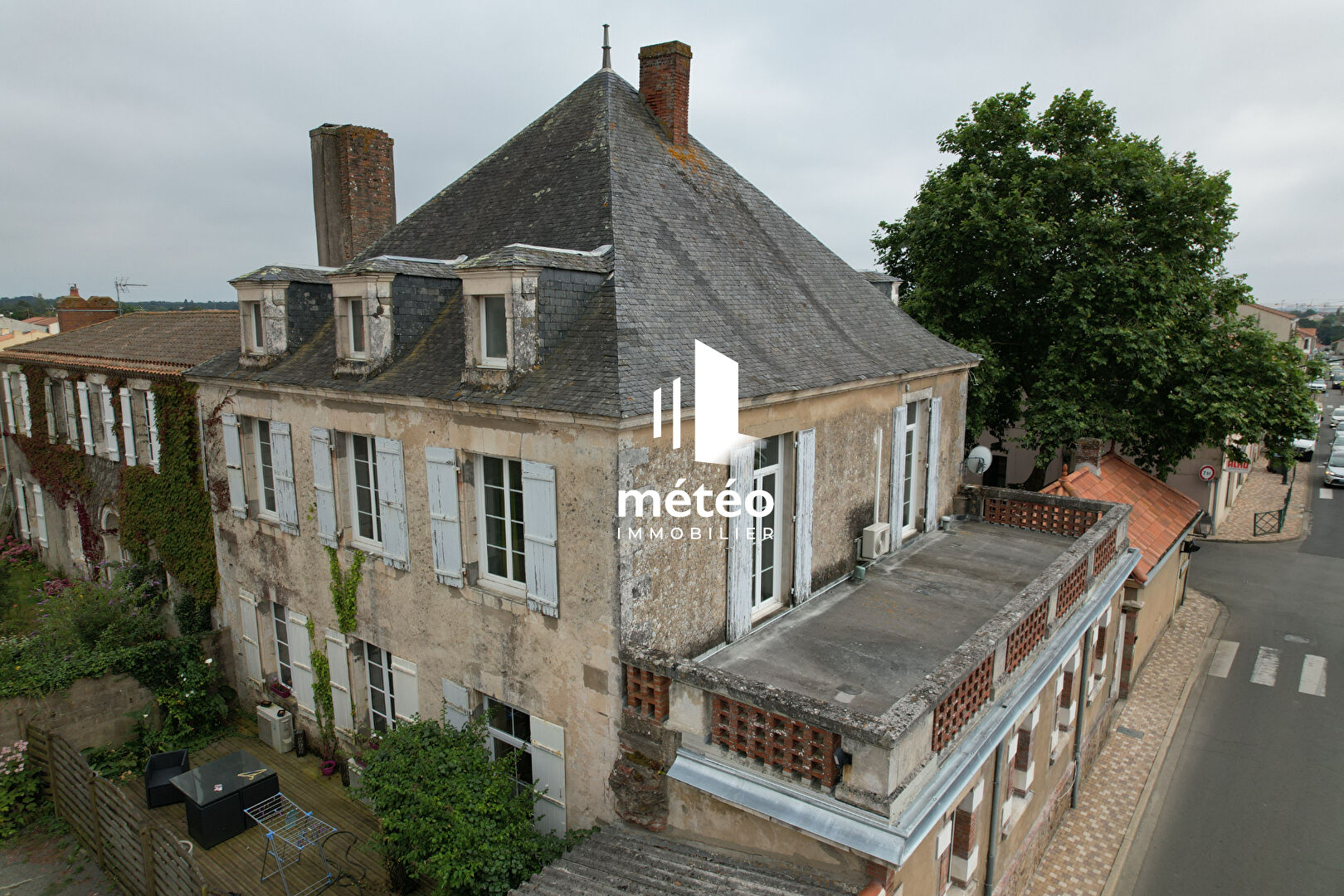 Le Logis d’Hastrel : Charme et Histoire au Bourg d’Olonne-sur-Mer